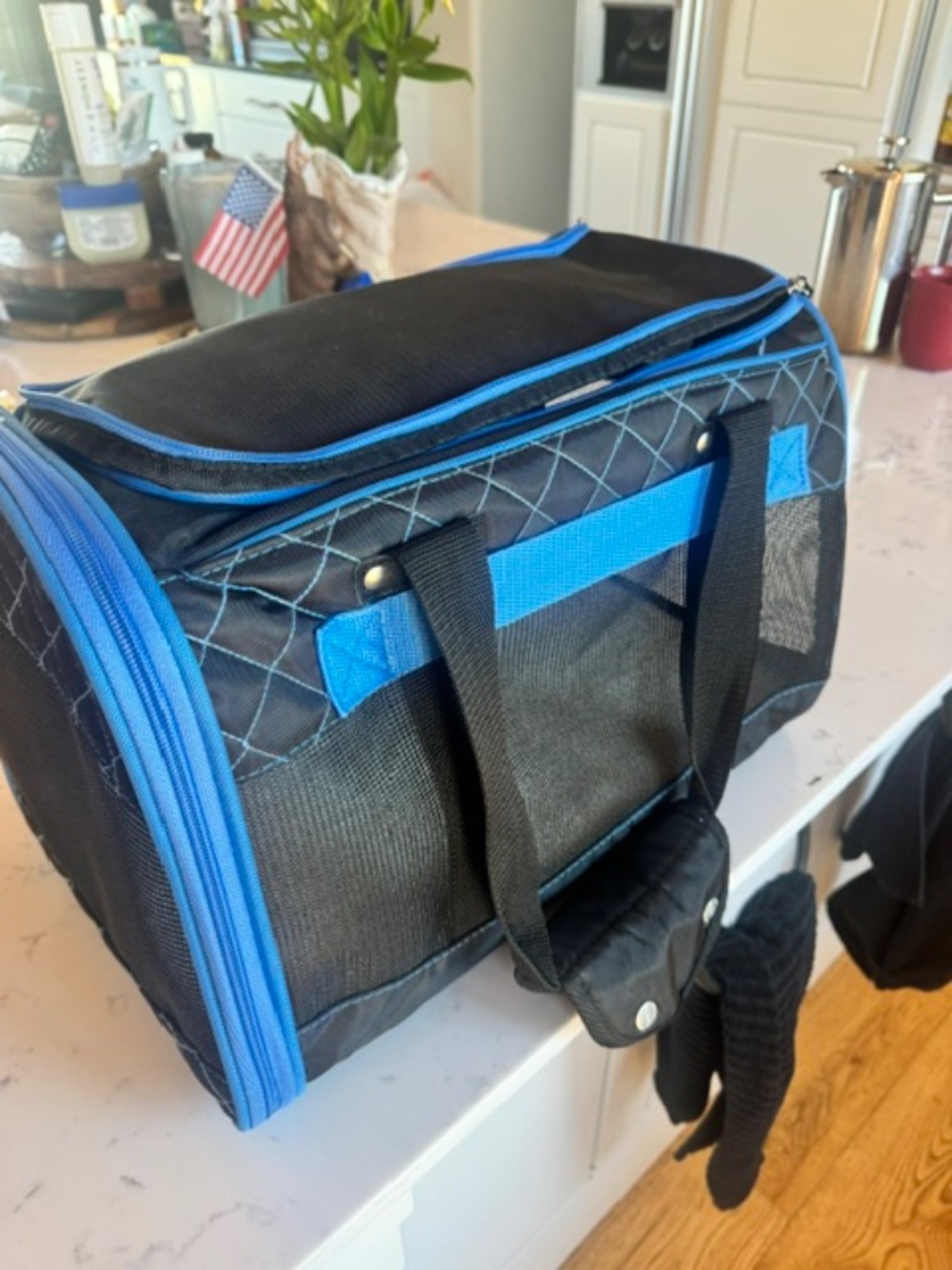 SHERPA PET CARRIER TSA APPROVED ONLY USED ONCE FOR A FRENCH BULLDOG PUPPY  HAS S